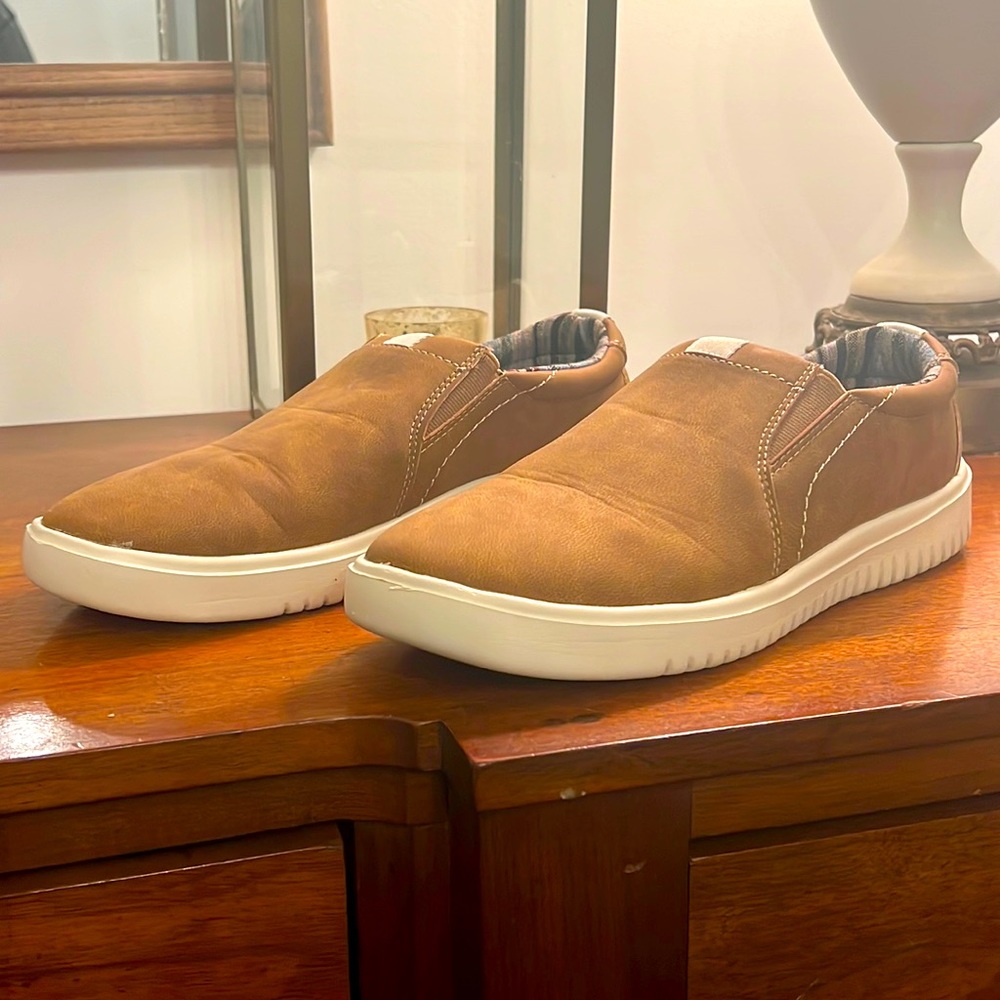 Izod Men's Slip On Shoe Memory Foam Jackson Near New worn Once loafer